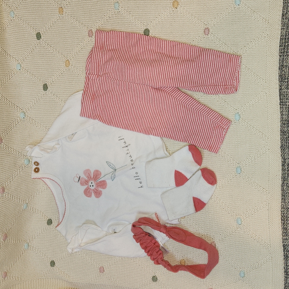 Carter's 4-piece outfit set